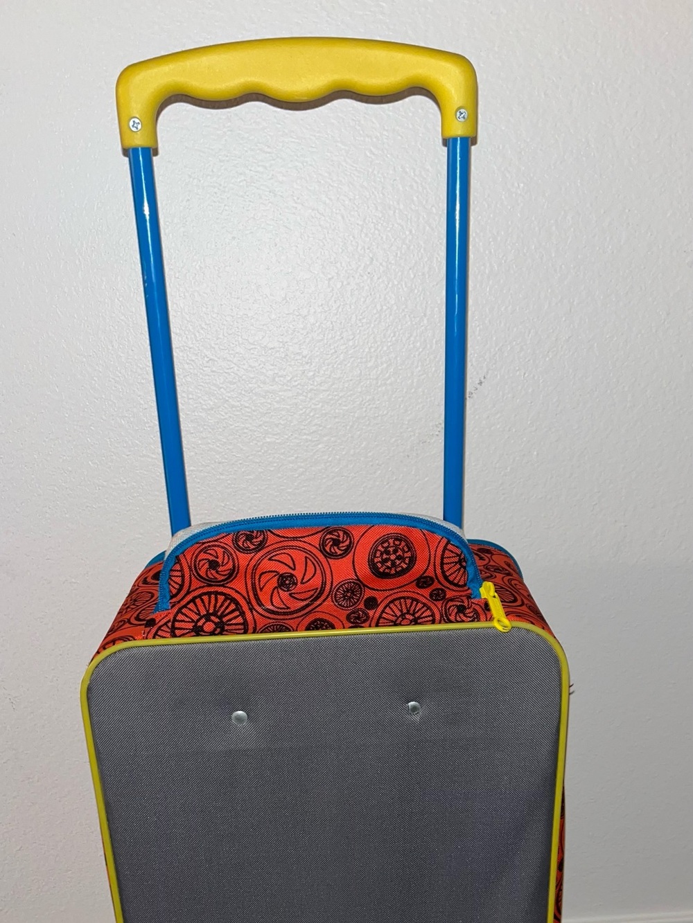 Disney Pixar Cars Way Ahead Of You Rolling Suitcase Lightning McQueen Luggage - Picture 3 of 8